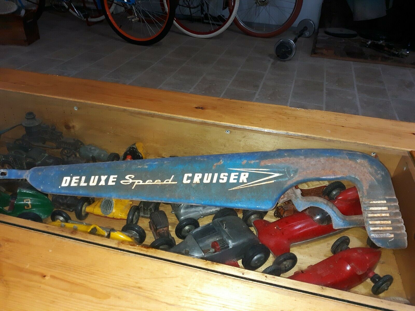 Delux Speed Cruiser Mens Bicycle  Vintage Chainguard  Original